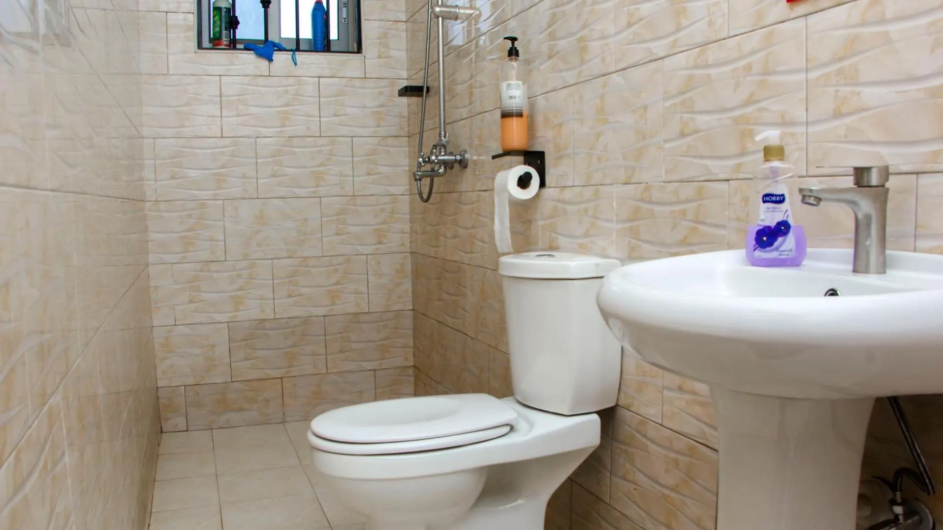 Διαμέρισμα Rare Apt- 1Br In Bukoto With Netflix, Wifi, And Free Parking Καμπάλα